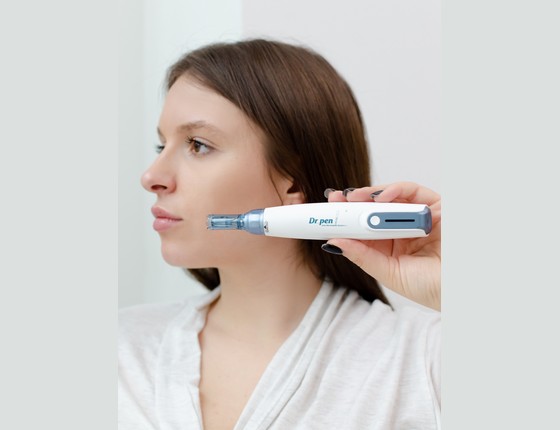 Dr.Pen ULTIMA-A9-W Аппарат для фракционной мезотерапии / микронидлинга / электрический мезороллер для лица / дермапен